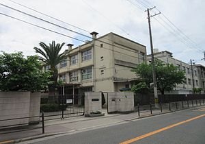 中学校　大阪市立旭東中学校（中学校）まで908m