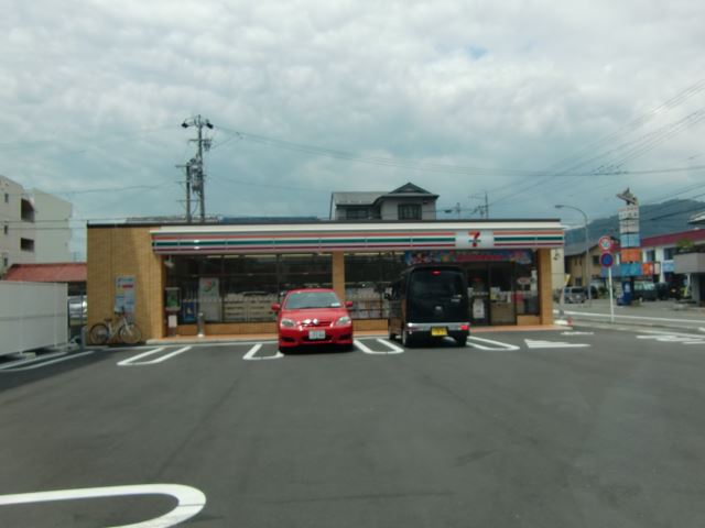 コンビニ　セブンイレブン（コンビニ）まで150m