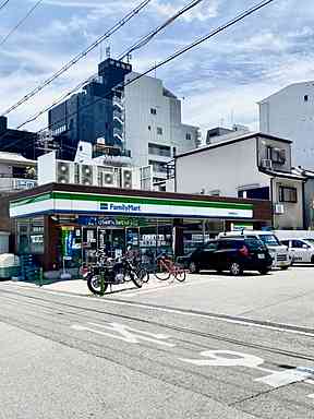 コンビニ　ファミリーマート尼崎東難波町店（コンビニ）まで611m