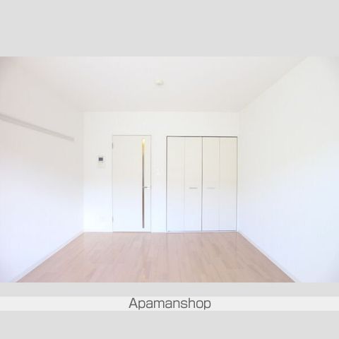 プライムアーバン川崎南幸町の居間写真