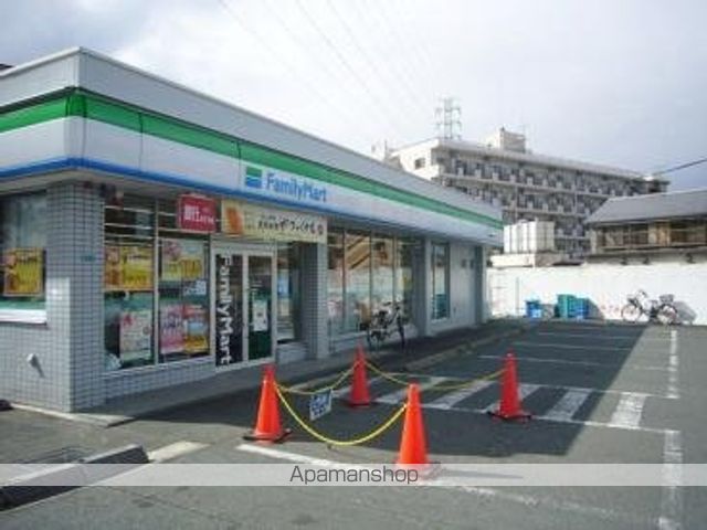 コンビニ　ファミリーマート（コンビニ）まで1916m