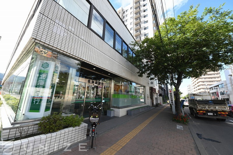 銀行　北海道銀行澄川支店（銀行）まで245m