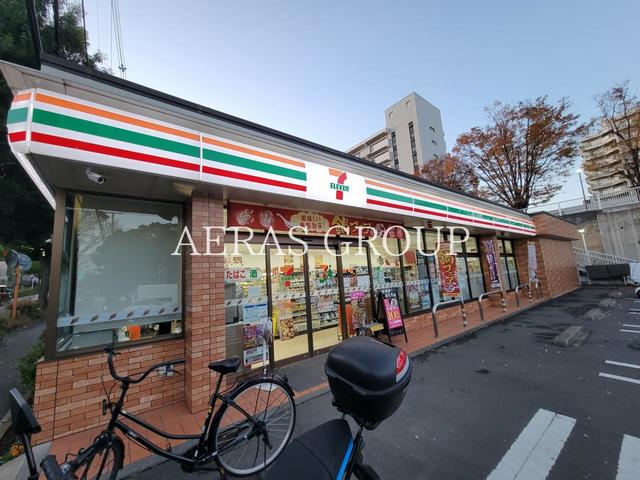 コンビニ　セブン-イレブン 多摩豊ヶ丘４丁目店（コンビニ）まで917m