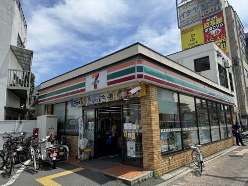 コンビニ　セブンイレブン 大阪清水駅前店（コンビニ）まで563m