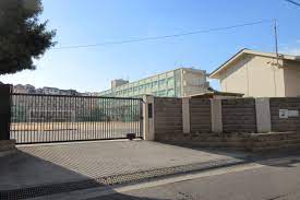 中学校　神戸市立西代中学校（中学校）まで1082m