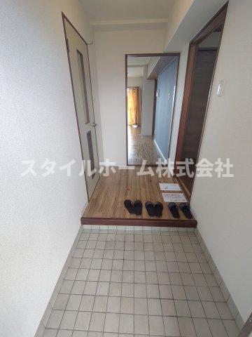 玄関　別部屋の写真です。