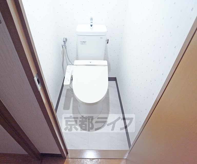 トイレ　ウォシュレット付きです。