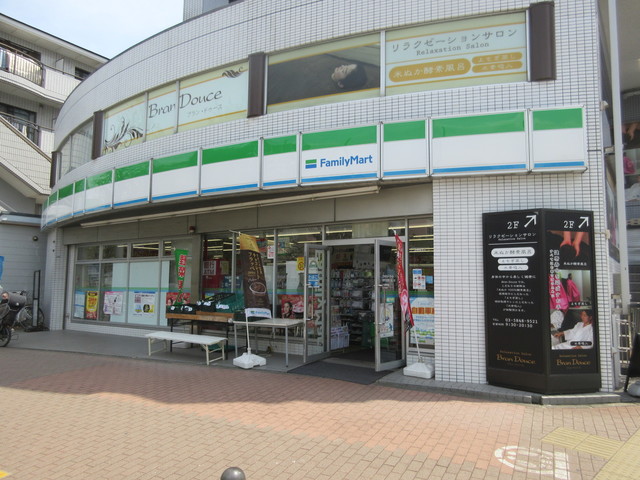 コンビニ　ファミリーマート（コンビニ）まで349m