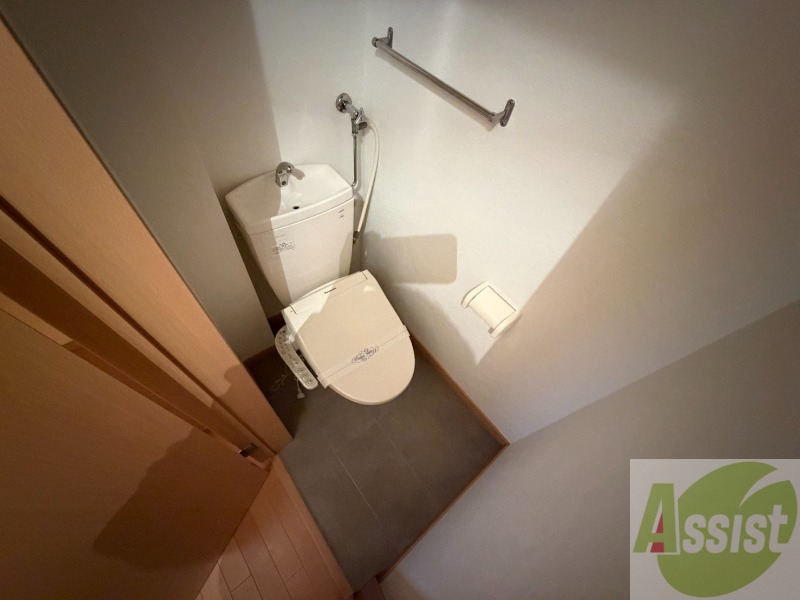 トイレ　こちらはトイレです。清潔感があり、安心して使用できます。