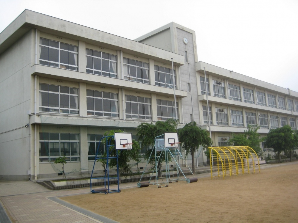 小学校　姫路市立　八幡小学校（小学校）まで1032m