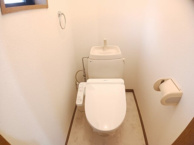 トイレ　清潔感のあるトイレです