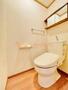 トイレ　落ち着いた色調のトイレです