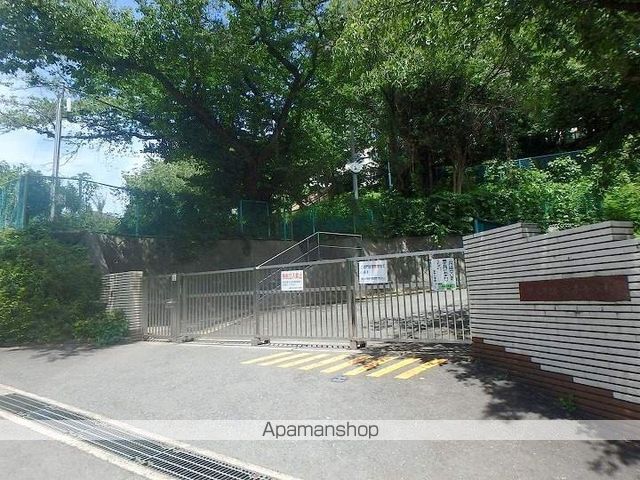 小学校　横浜市立谷本小学校（小学校）まで883m