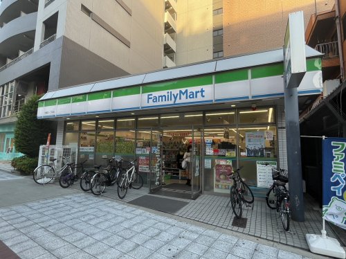 コンビニ　ファミリーマート　北堀江1丁目店（コンビニ）まで80m