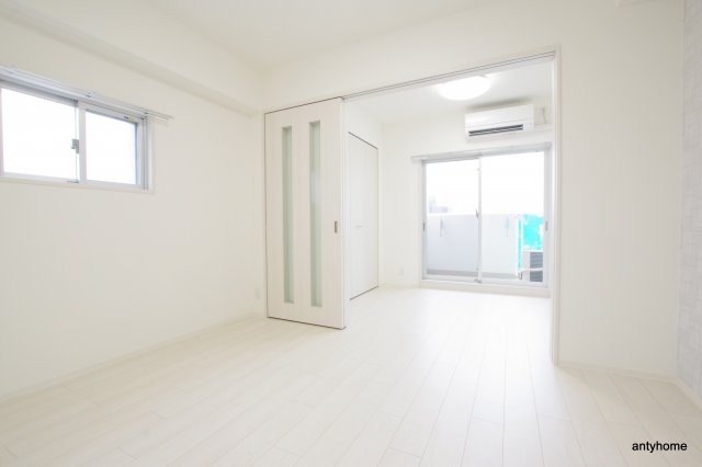 居室・リビング　全部屋角部屋・2人入居可能です♪