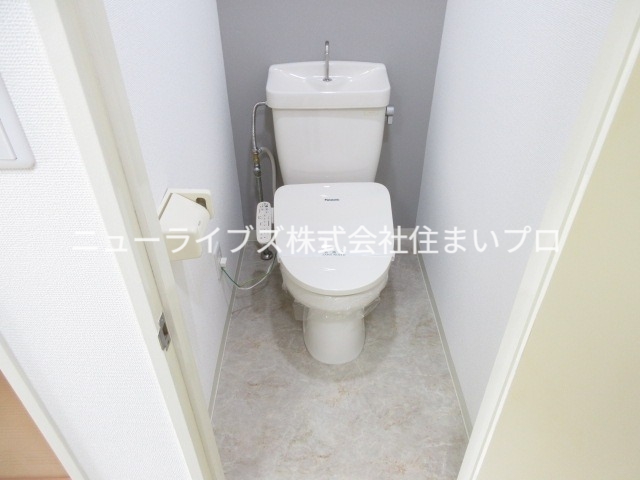 京阪本線 大和田駅 徒歩10分 3階建 築31年のトイレ写真