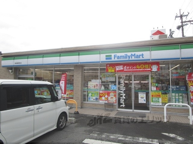 コンビニ　ファミリーマート草津橋岡町店（コンビニ）まで300m
