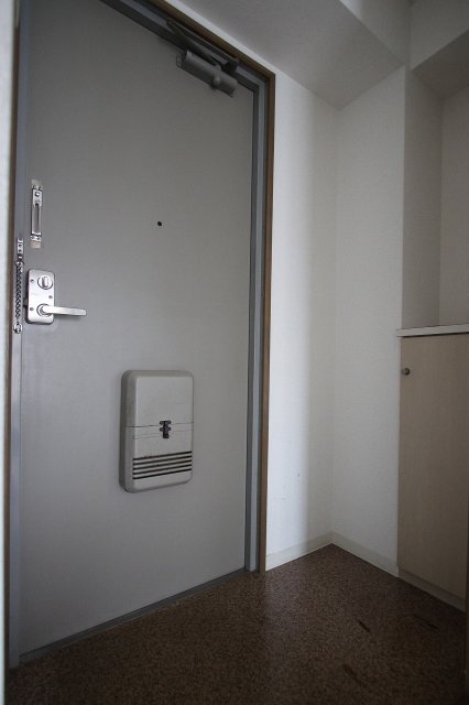 玄関　同物件別号室の写真です。