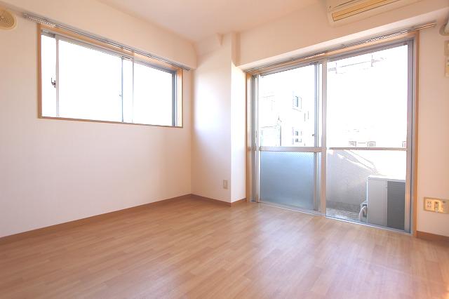 ステラ石井IIの居間写真