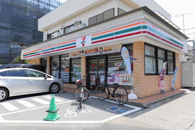 コンビニ　セブンイレブン市川宝店（コンビニ）まで243m