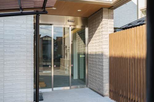 建物外観　エントランス
