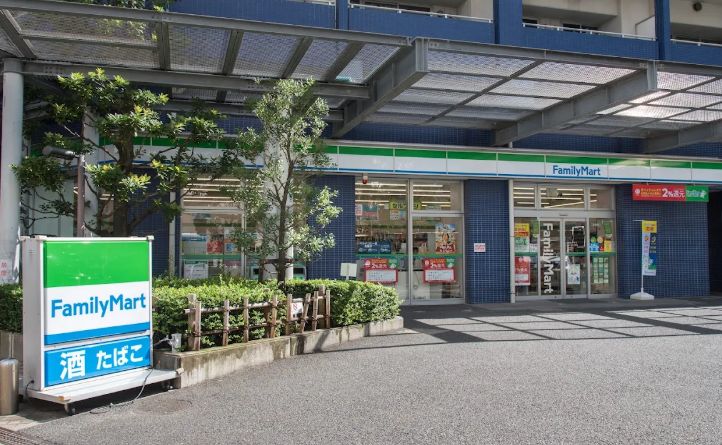 コンビニ　ファミリーマート勝どき三丁目店（コンビニ）まで324m