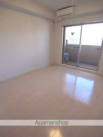 クラウンハイム北心斎橋・フラワーコートの居間写真
