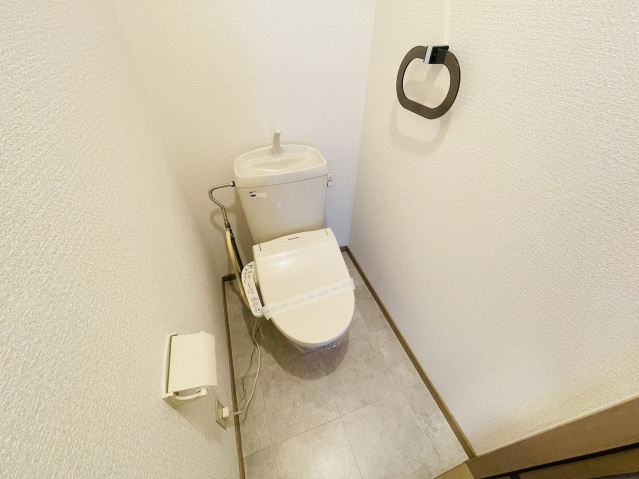 ＪＲ可部線 安芸長束駅 徒歩16分 2階建 築28年のトイレ写真