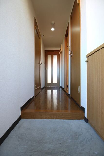 玄関　※別部屋の参考写真の為、原状優先です。