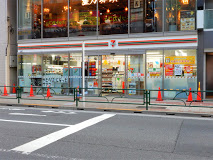 コンビニ　セブンイレブン 練馬駅西店（コンビニ）まで136m