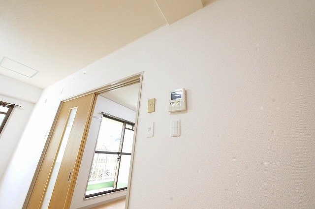セキュリティ　モニター付きインターホン