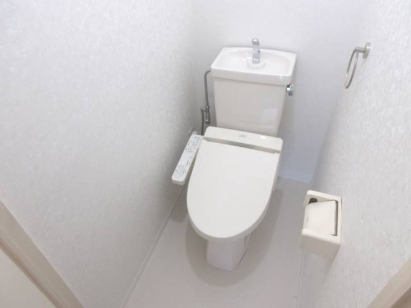 トイレ　清潔感のある水回り♪