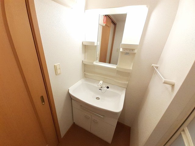 洗面設備　コンパクトで使いやすい洗面所
