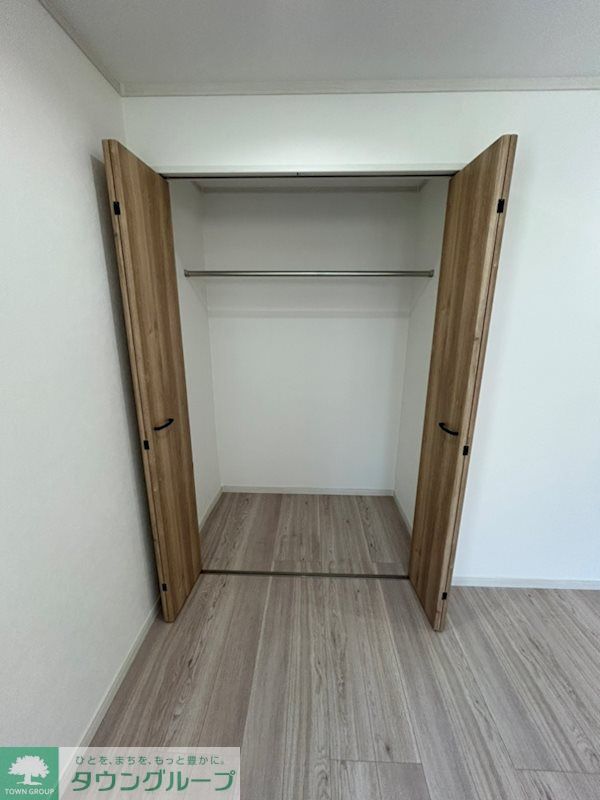 収納　ナチュラルな木目調の床材・建具を使用しており、温かい空間を…