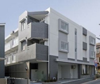 建物外観　鉄骨造のがっちりとした建物。