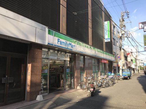 コンビニ　ファミリーマート新井薬師前駅南店（コンビニ）まで356m
