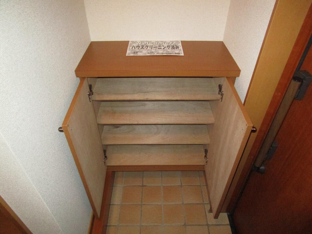 玄関　下駄箱付玄関