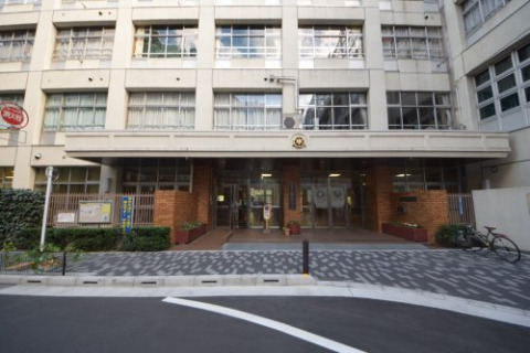 中学校　中央区立銀座中学校（中学校）まで800m