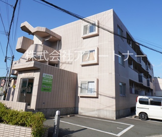 建物外観　スーパーすぐそば♪便利な立地です♪