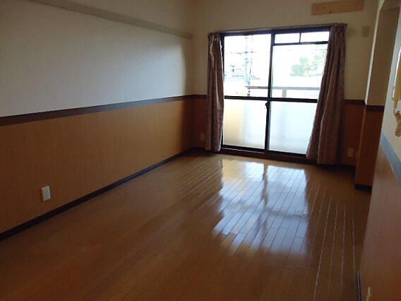 ＪＲ東海道本線 甲南山手駅 徒歩6分 3階建 築32年の居間写真