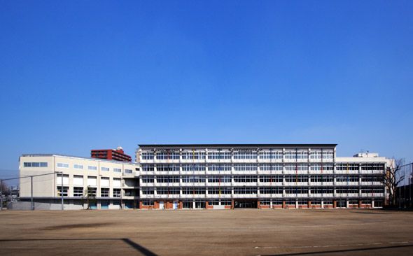中学校　西早稲田中学校（中学校）まで412m