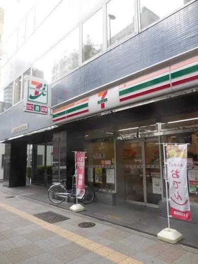 コンビニ　セブンイレブン 台東駒形1丁目店（コンビニ）まで371m