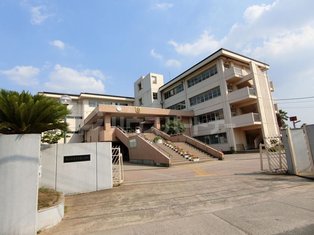 小学校　越谷市立大袋東小学校（小学校）まで950m