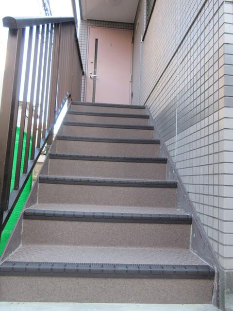 湘南新宿ライン宇須 西大井駅 徒歩8分 3階建 築38年の外観写真