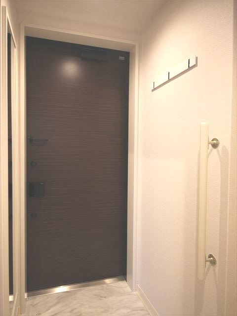 玄関　手摺付き玄関