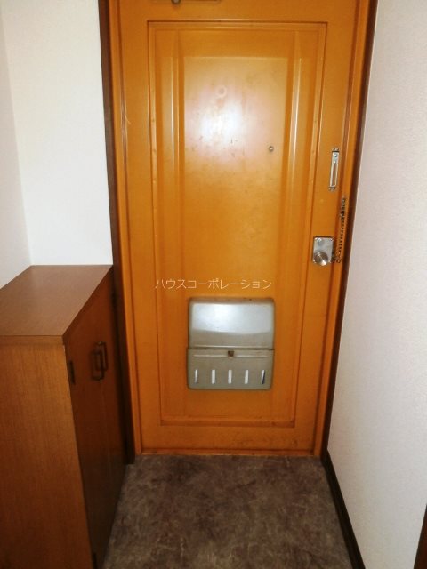阪神本線 武庫川駅 徒歩23分 7階建 築42年の玄関写真
