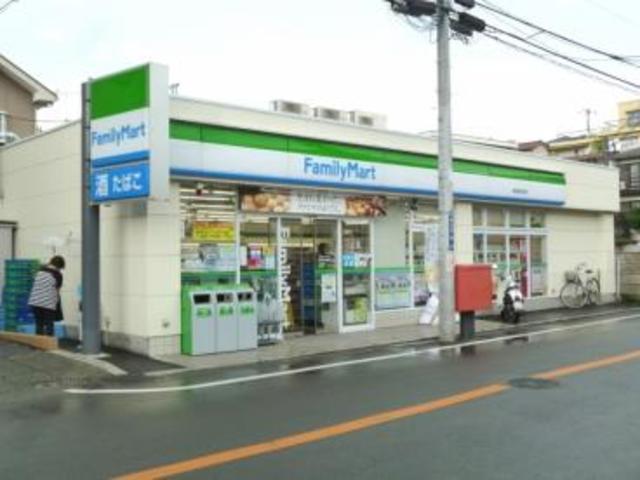 コンビニ　ファミリーマート横浜釜台町店（コンビニ）まで1104m