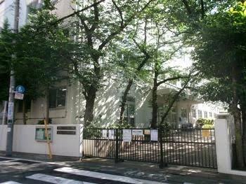 小学校　文京区立根津小学校（小学校）まで146m