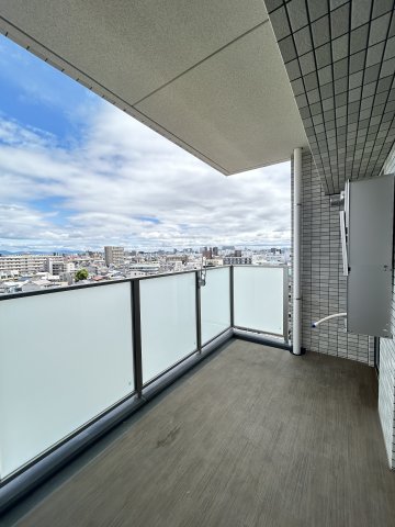 バルコニー　暖かな日差しのふりそそぐバルコニー
