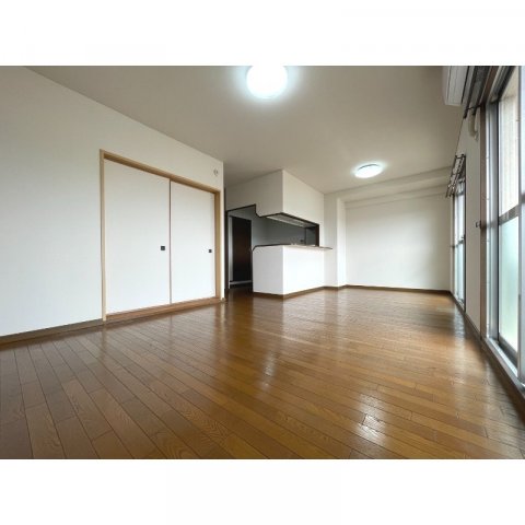 ペルル木太東口の居間写真